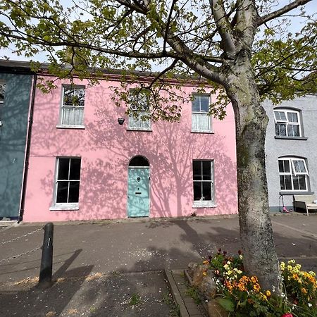 Unique Townhouse With Large Garden Down To The Sea Villa Killough Exterior photo