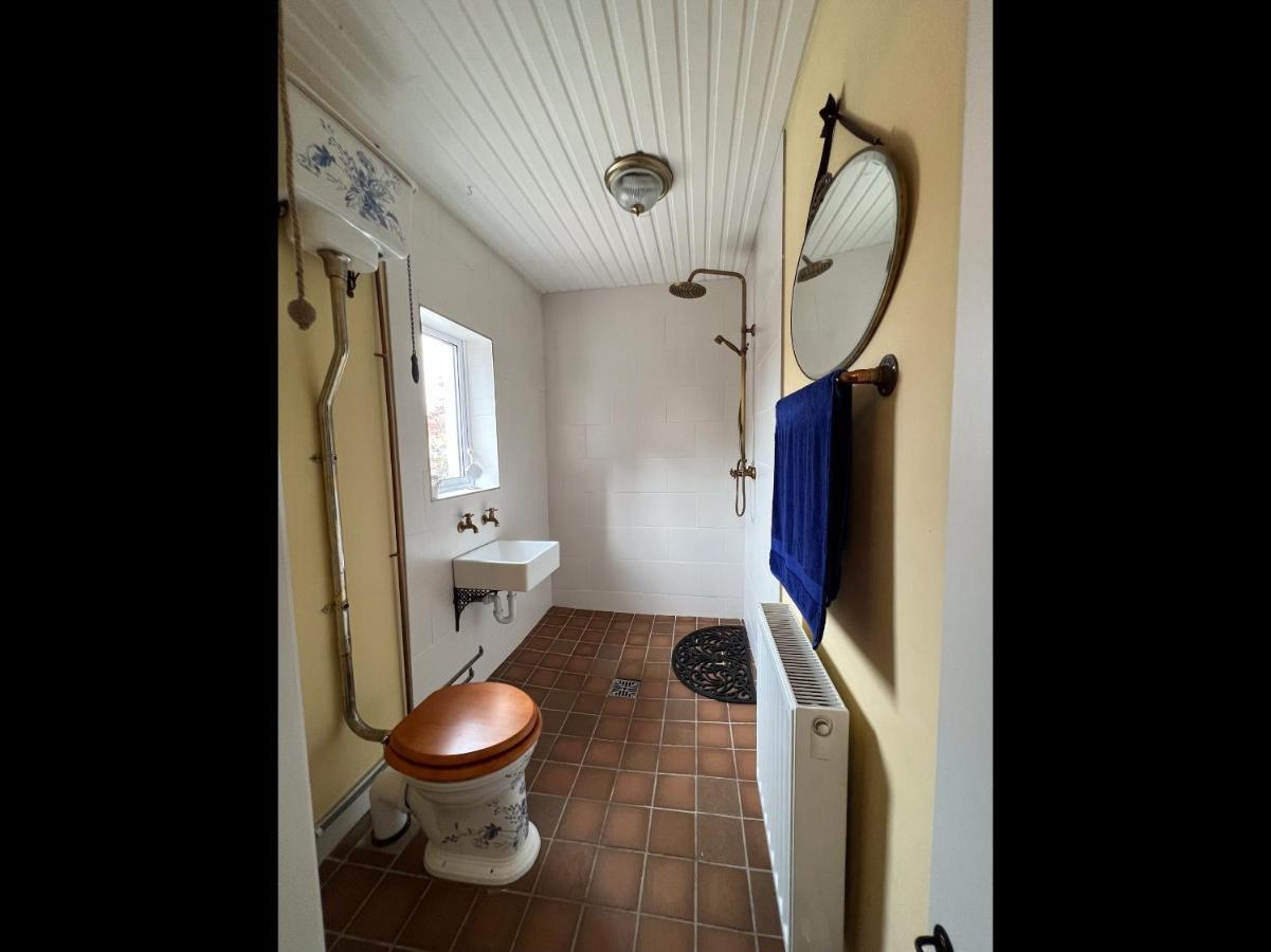 Unique Townhouse With Large Garden Down To The Sea Villa Killough Exterior photo