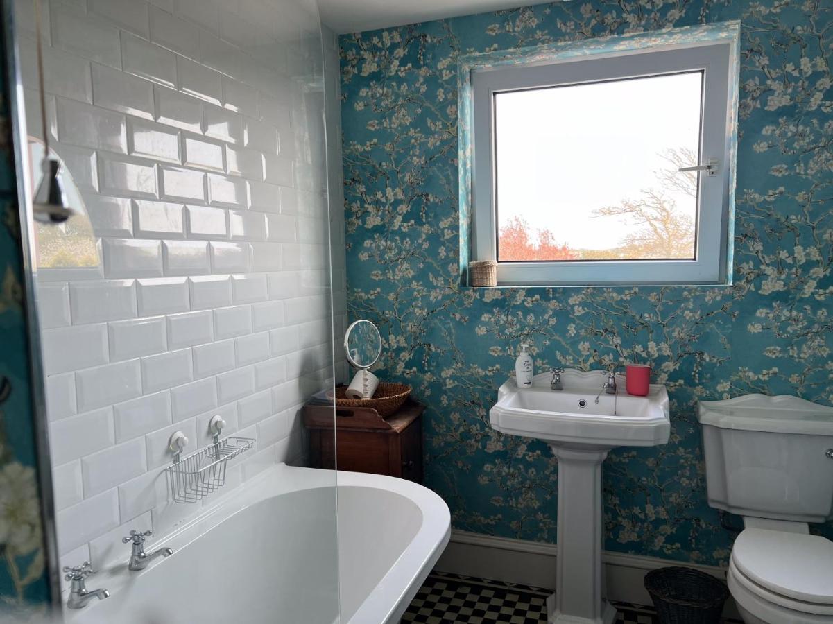 Unique Townhouse With Large Garden Down To The Sea Villa Killough Exterior photo